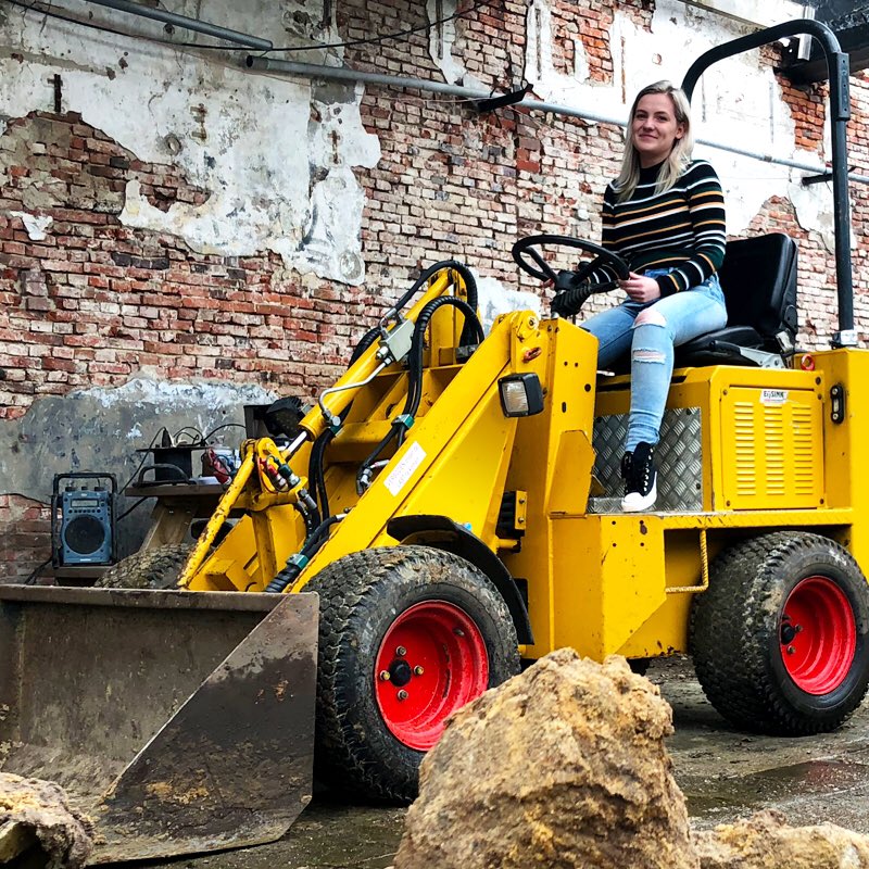 Kelly benadert haar afstudeerproject wel heel creatief 😉 Welkom bij ons Yellow-team en heel veel succes de komende maanden! #reclamebureau #marketing #saxion