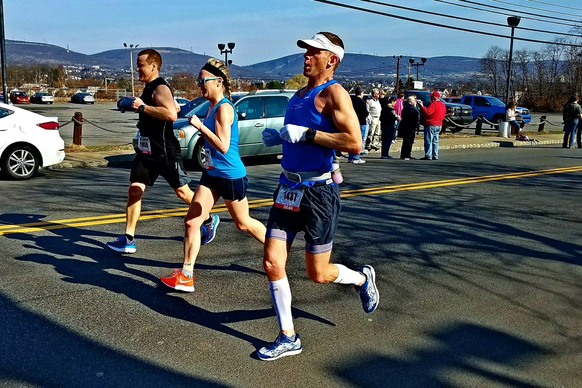 KerryZ14's tweet photo. Just me cruising at an 8ish min mile pace on the Scranton half marathon course this past Sunday! Kudos to my hubby for being on the look for me & playing paparrazi! @HotHeadz_USA ❤📸👌 #scrantonhalf #runner #runnersoftwitter https://t.co/QmB0cdqbI9