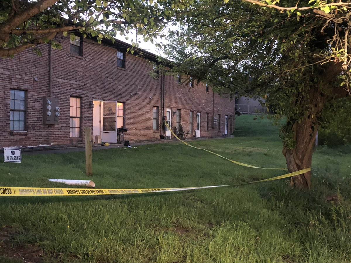 AshleySharpTV's tweet photo. This is the scene at Eastgate Arms apartment complex in Greeneville where @TBInvestigation is investigating an overnight officer-involved shooting. Two officers shot, suspect is dead. @WJHL11 https://t.co/oKaFRlZkH4