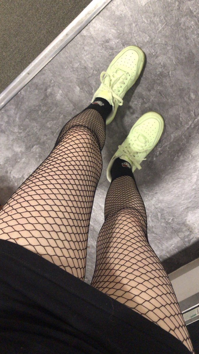 Elisedavies19's tweet photo. Oh you don’t like trainers? You love them now 🐷🐷🐷 #paypig #cuckhold #findom #dom #cashpig https://t.co/7CoUdkMPmK