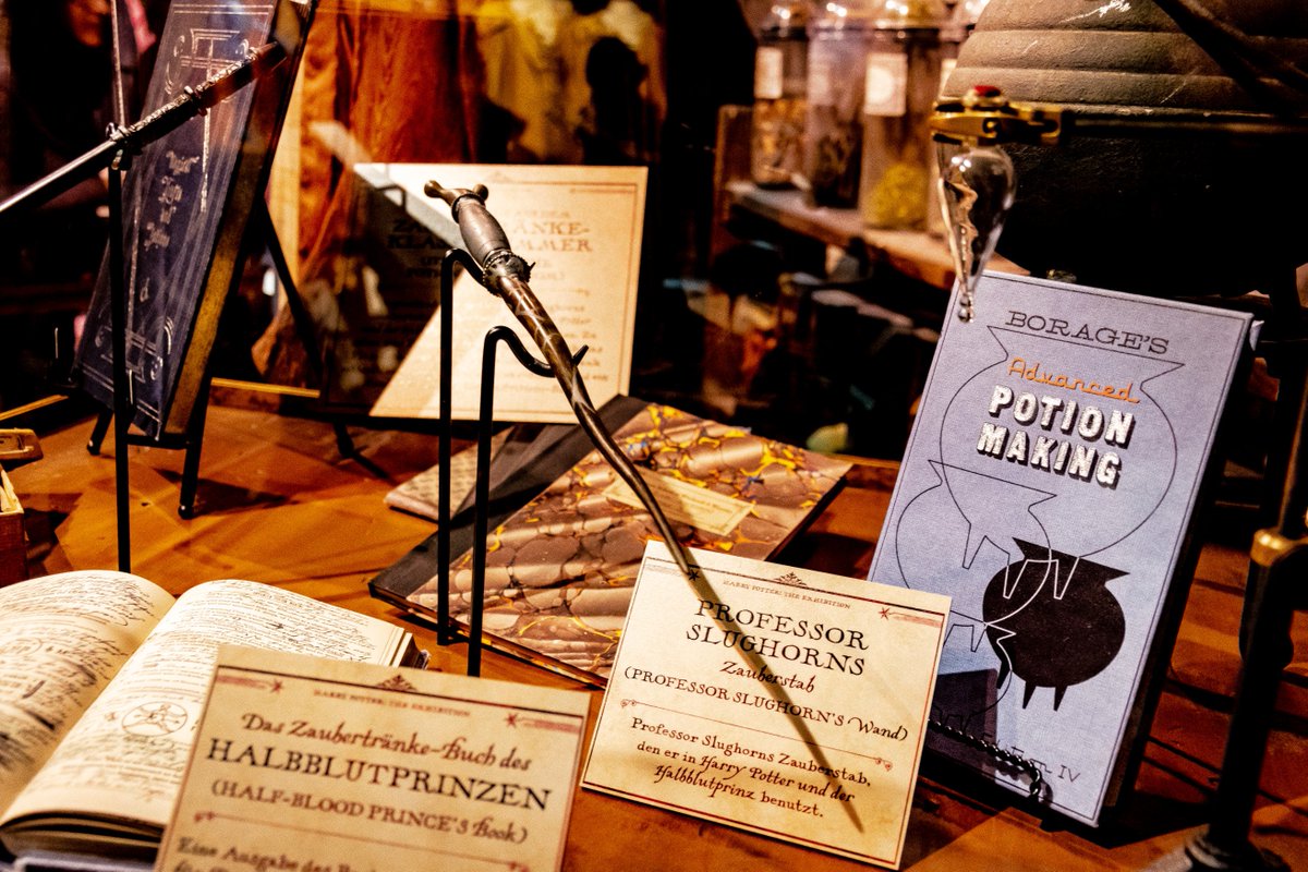 Raketenkalle Harry Potter The Exhibition Fotografie Photography Art Kunst Light Shadow Inspiration Picoftheday Harrypotter Harrypottertheexhibition Griffindor Huffelpuff Ravenclaw Slytherin Hogwarts Potsdam Babelsberg