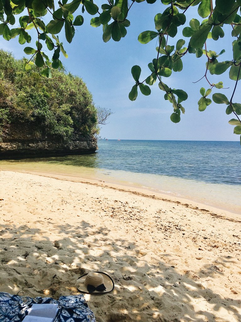 breatheapril's tweet photo. sshh i’m in paradise https://t.co/IDbEaYTMBW