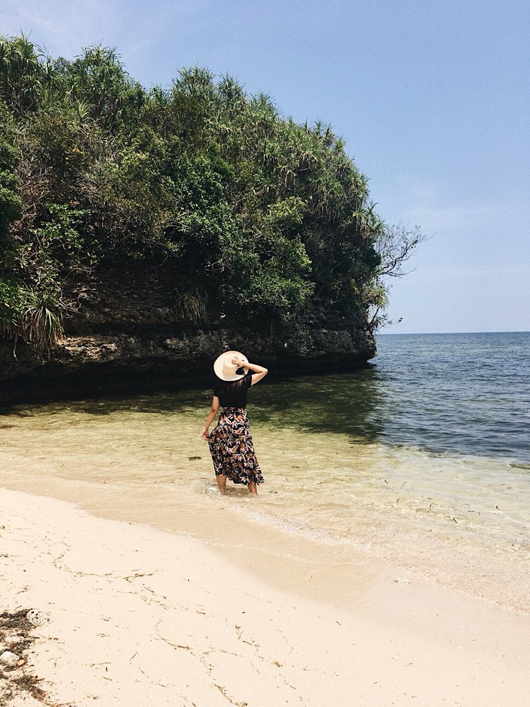 breatheapril's tweet photo. sshh i’m in paradise https://t.co/IDbEaYTMBW