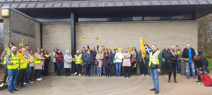 PCS_Scotland's tweet photo. Congratulations to activists, reps and members at R&amp;C @CumbernauldPCS for reaching the 50% threshold! 🙌🎉😍 The second branch in Scotland to reach the magic number! If you've yet to post your ballot paper, you've got until April 24th. Don't delay! Post today! 📮🗳️ #PCSPay2019 https://t.co/UnSM1B2OKc