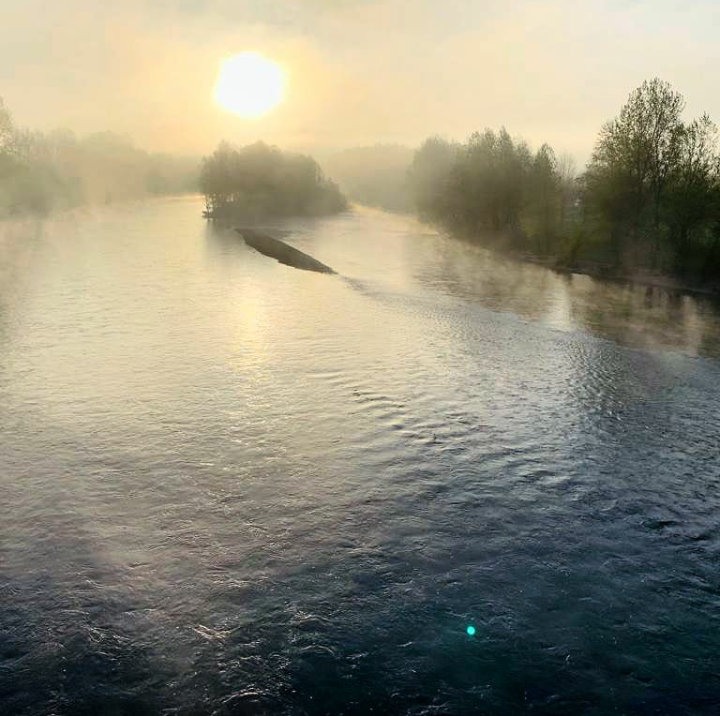CanoSphere's tweet photo. Depuis @CanoSphere nous vous souhaitons un beau début de semaine 🌅
#canosphere #canoe #dordogne #perigord #cddordogne https://t.co/iQKIUQmRDH