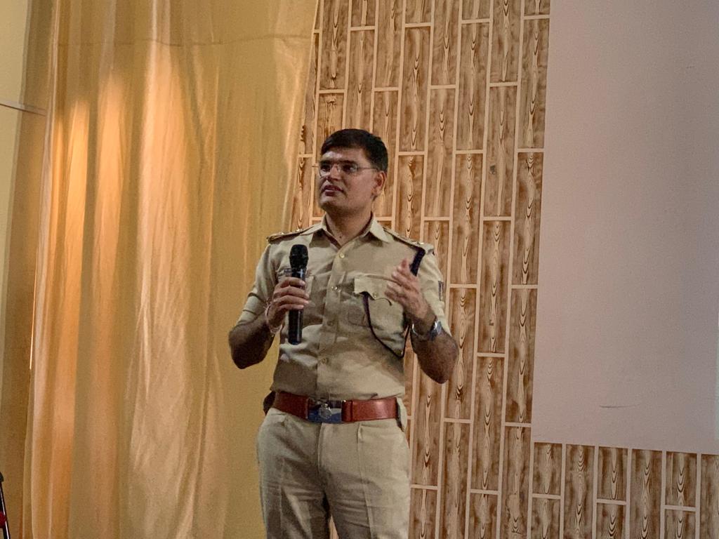 bngdistpol's tweet photo. Voting awareness program conducetd by @bngdistpol  at SFS college in Hebbagodi PS limits... https://t.co/lxHxFxLTF9