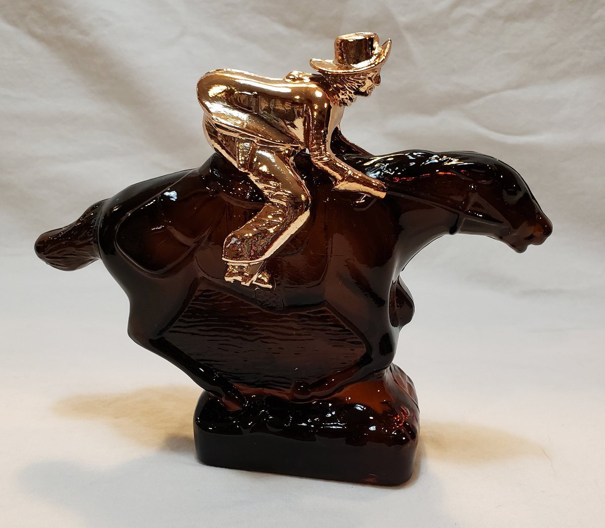 atticesoterica's tweet photo. Vintage Avon Pony Express Wild Country Aftershave Avon Collection Retro Western Old West Decor Original Box Full Container Great Condition https://t.co/H2eJMP3XFw #Vintage #AtticEsoterica #Etsy #FullContainer https://t.co/fGCzJrOuiv