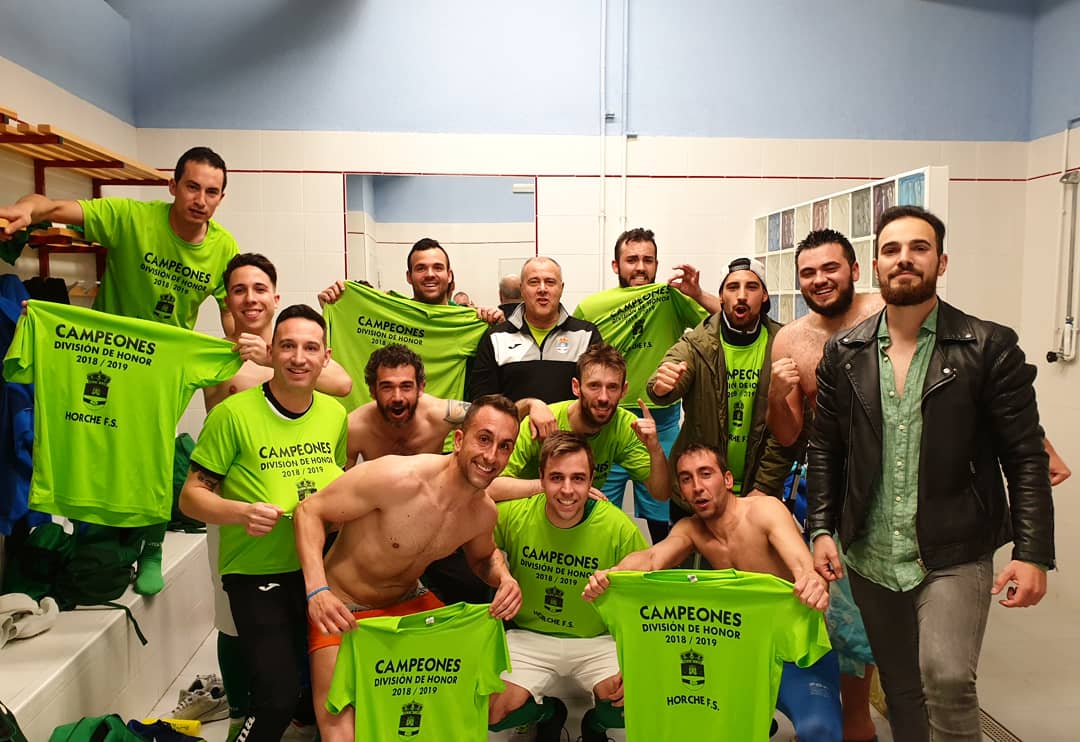 HorcheFS's tweet image. CAMPEONES DE DIVISIÓN DE HONOR 2018/2019! Cerramos un año espectacular ganando el título a falta de 4 jornadas para el final. JUNTOS SOMOS MÁS FUERTES! 💚🍀🐊