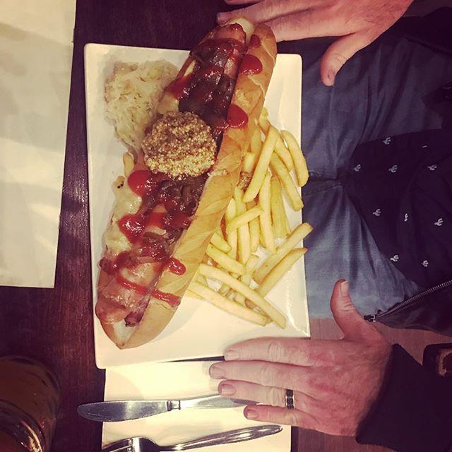 Meanwhile, this is what hubby decided to order for dinner last night - “The Giant Hot Dog”. They weren’t joking! #hotdog #epicfood #omnomnom #dinner #hahndorf bit.ly/2U350Uz