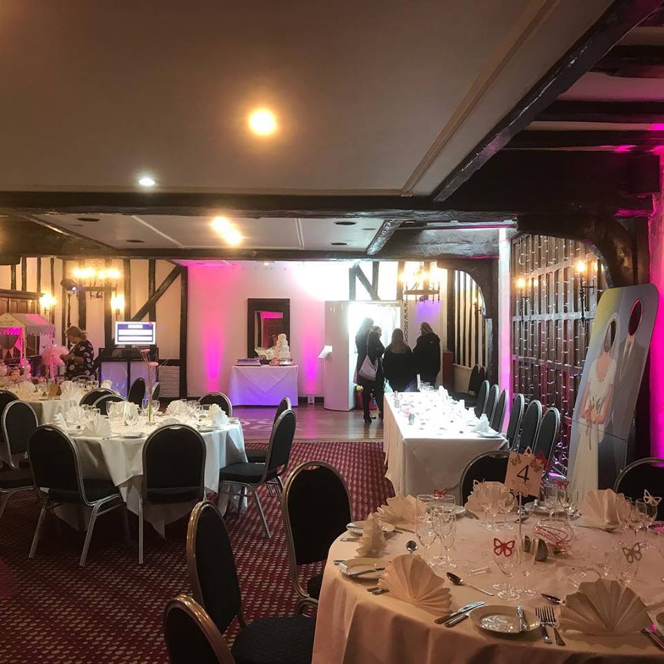 Great day yesterday at <a href="/RandCHotel/">RoseandCrownHotel</a> for their Wedding open day with our Oval booth! Met lots of lovely couples planning their Special day and caught up with the amazing team there as well as my favourite <a href="/DJBuzby1/">DJ Buzby</a> . L xx  #weddings #Propspartybooths #lovemyjob