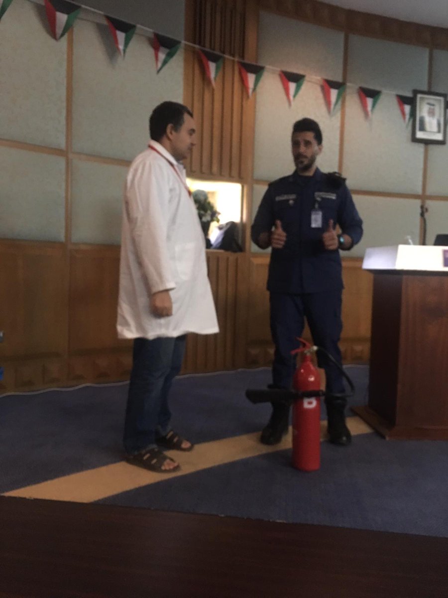 نظم مركز الكويت للصحة النفسية بالتعاون مع ادارة العلاقات العامة والإعلام بالإدارة العامة للاطفاء محاضرة لتوعية وتثقيف العاملين بكيفية التعامل مع الحريق او الدخان من منطلق الحفاظ علي المنشآت ووضع أسس القواعد الأمن والسلامة..