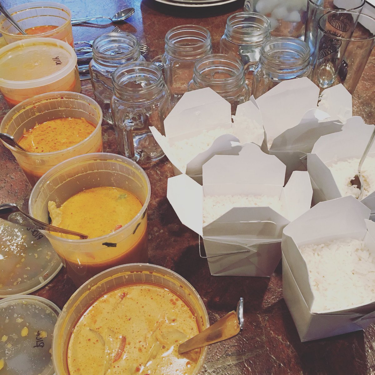 mealdiva's tweet photo. 365 DAYS OF GRATITUDE DAY 98: TAKE-OUT DINNERS WITH FAMILY
https://t.co/Gd6K8v7SSm #gratitude #love #grateful #happiness #familydinner #life #inspiration #mealdiva #blessed #positivevibes #goodvibes #happy #thaifood #abundance #mealdivapix #joy  #family https://t.co/amJB5gPBJ6
