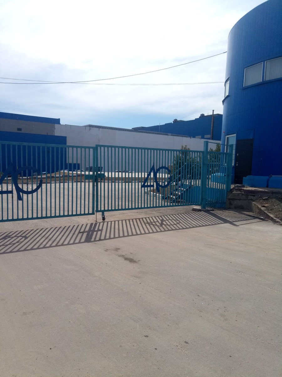 Жители дер.Павлово Алексинского района пожаловались на то, что местный пруд загрязняет завод 《Алексинское стекло》. Причина: несовершество инженерных сетей завода. Активисты ОНФ держат ситуацию на контроле.