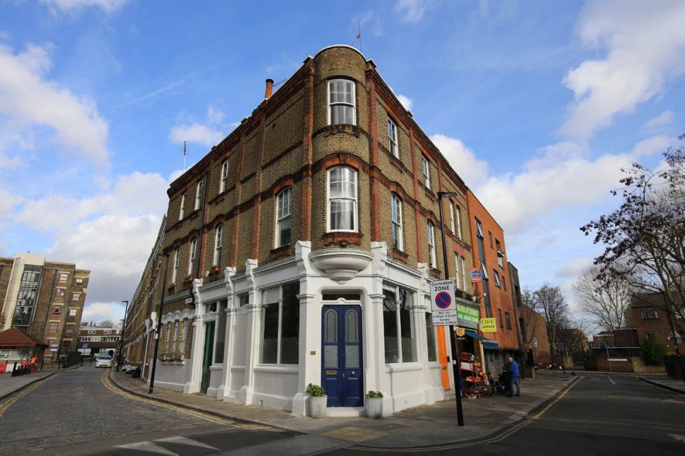 LocalityLtd's tweet image. Apartment in a former pub (Shoreditch, London) Available for film &amp;amp; photography location hire: bit.ly/2OP1pIA #filmmaking #locationscout #location #yellow