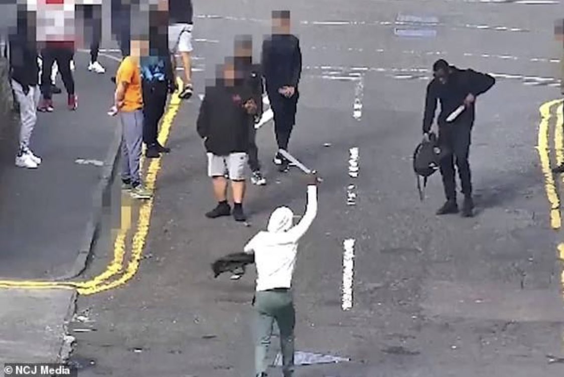 White_Yardie's tweet image. If you need to leave your house with a knife you need to stay in your house it’s getting out of control.