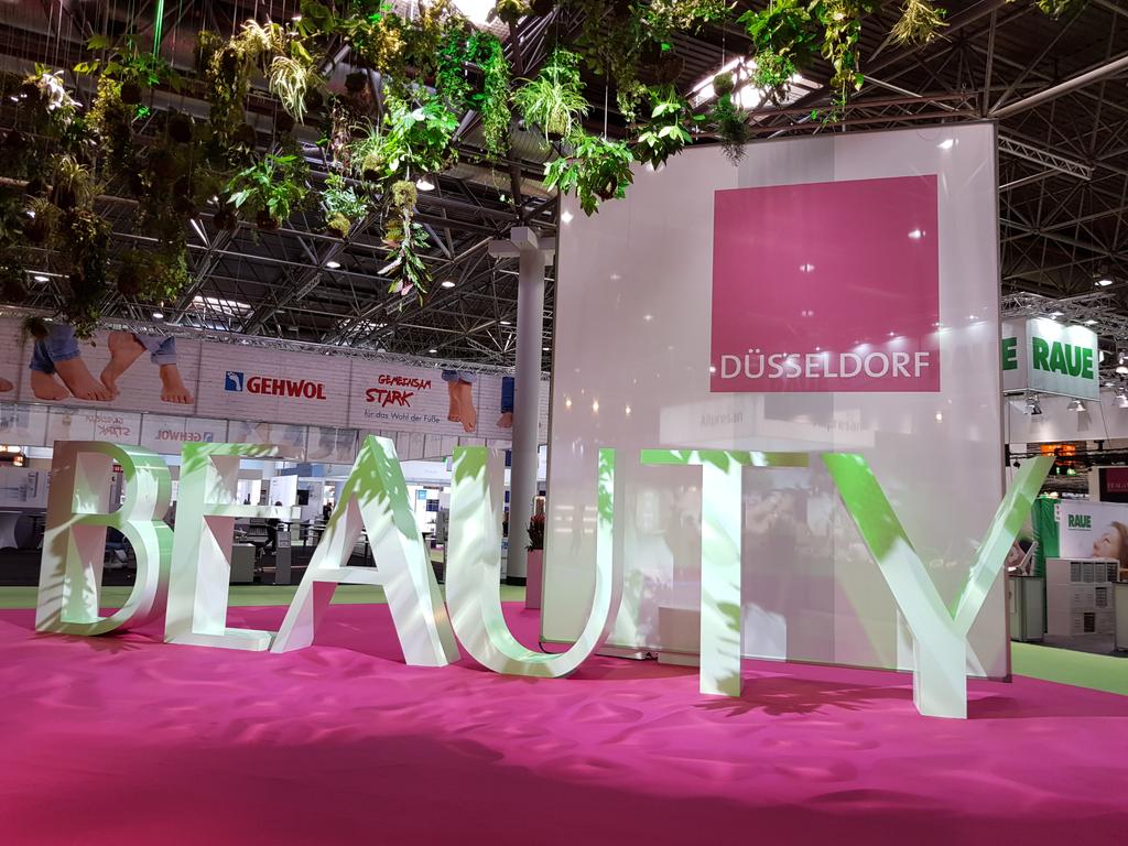 EventsTropical's tweet image. Beauty Messe in Düsseldorf with Lycon...thanks together👏👏💪💪😍😍