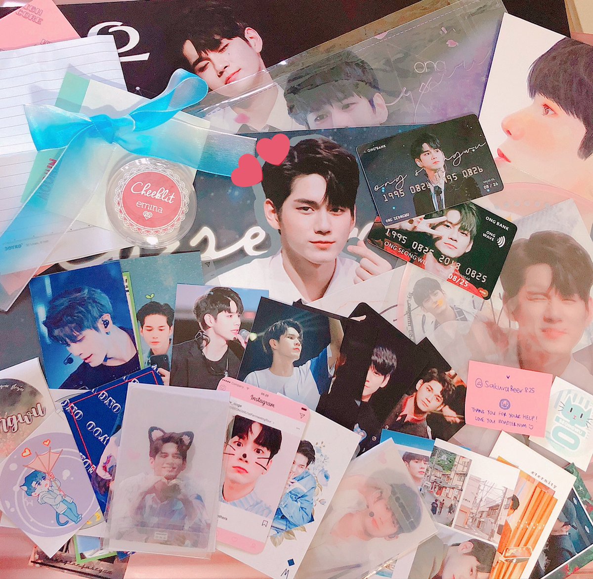 SakuraBeer825's tweet photo. Thank you so much for all of the gifts 😭🙏🏻
Cards, stickers, slogans ,letters and snacks 🥭🍬
Love you all my sweeties❤️
#옹성우 #OngSeongWu  #オンソンウ #องซองอู #ซองอู https://t.co/rAd8bPbg8f