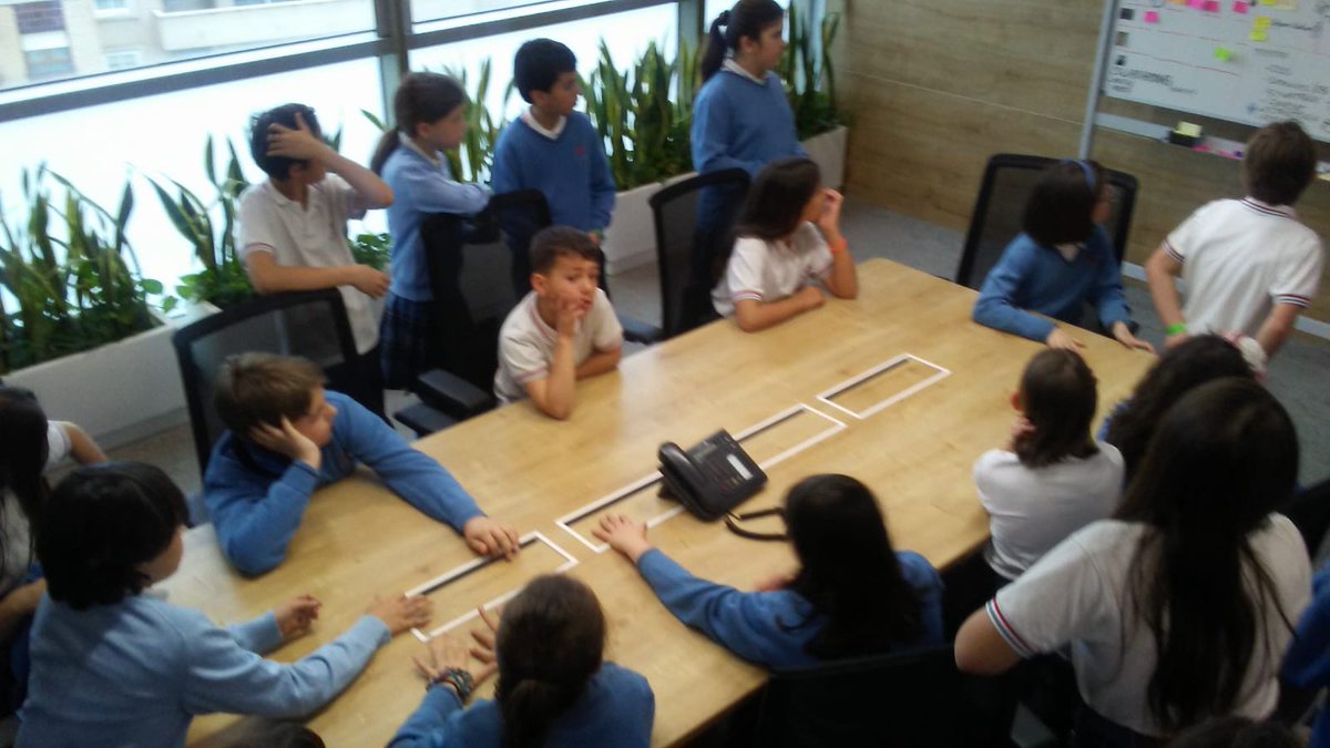 MontessoriPrim's tweet photo. @MontessoriZgza Los alumn@s de 5° visitan la empresa DKV para aprender a organizar sus cooperativas. Además han disfrutado de un desayuno muy saludable y completo. https://t.co/iotrimE6av
