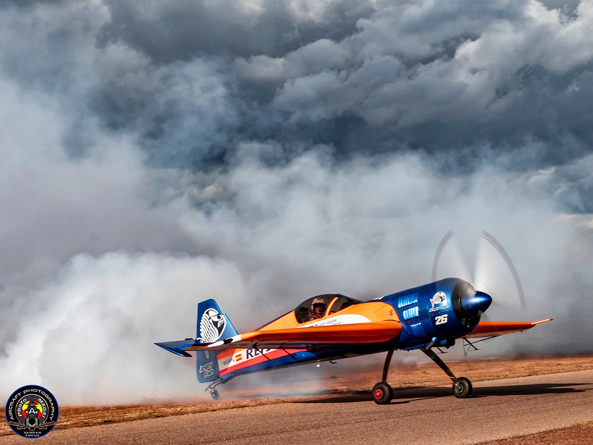 FOTOgrAAMA's tweet photo. El Sábado 6-04-2019 algunos socios de @AmigosMuseoAire /  @FOTOgrAAMA disfrutaron en el Aeródromo de #casarrubios del Spotter Training Day con vistas al  CEVA19. Andrés Magai @FotoViajes nos deja un par de instantáneas. 
@JuanVelarde26 #CastorFantoba
 #ceva19 #sukhoi #aerobatics https://t.co/ULPLePL5MF