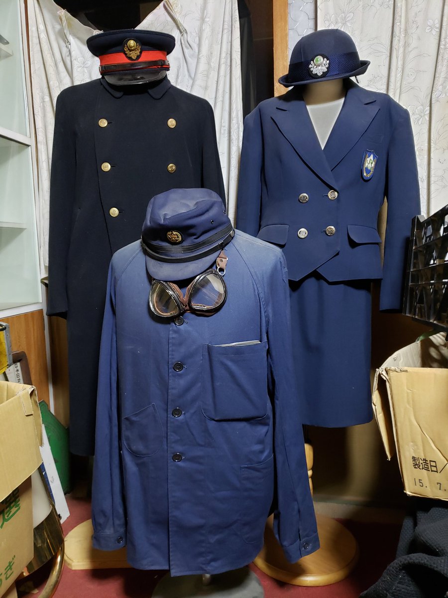 鉄道員外套と築港区機関士とよくわからない女性用制服。 意外と男性