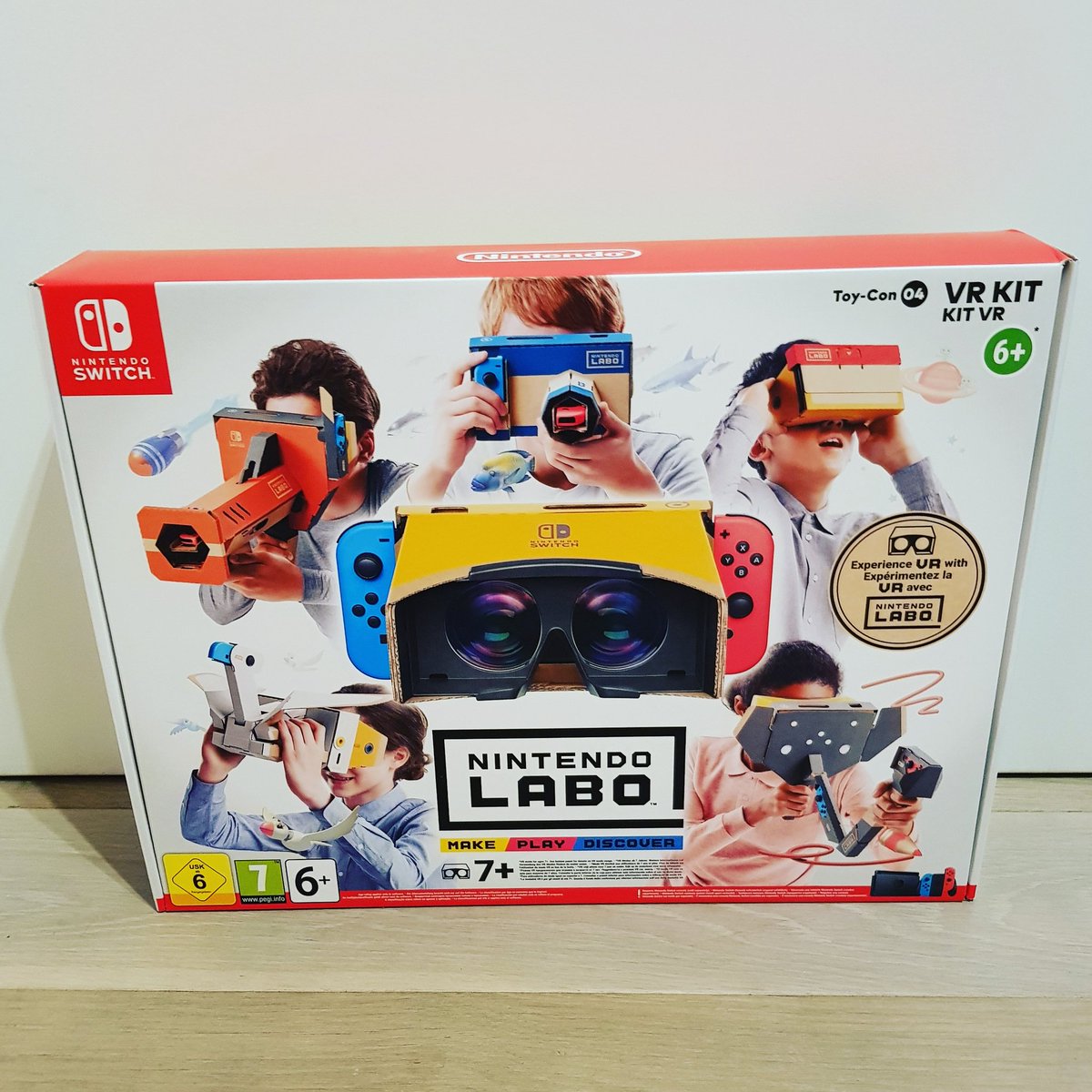 CoupleofPixels's tweet photo. On va bientôt tester le kit VR de Nintendo Labo. On est très intrigué par ce kit qui propose une approche originale de la VR
#nintendo #Switch #nintendoswitch #NintendoLabo #vrkit #kitvr #realitevirtuelle #jeuxvideo #videogames #gaming #gamer #gamergirl #gameuse https://t.co/etxBGtoN0G