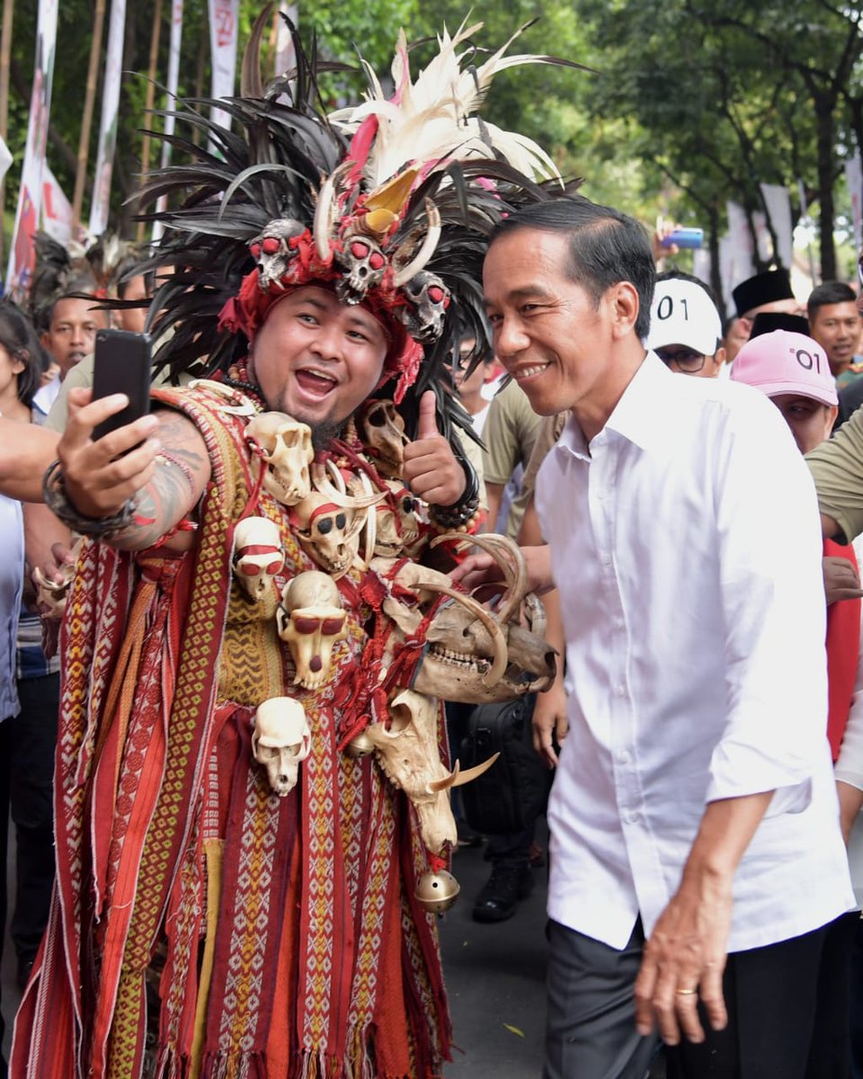 KangLutMut's tweet photo. Jangan lupa 17 april coblos yang baju putih #GembiraJokowiJuara https://t.co/3m7yLREHSn