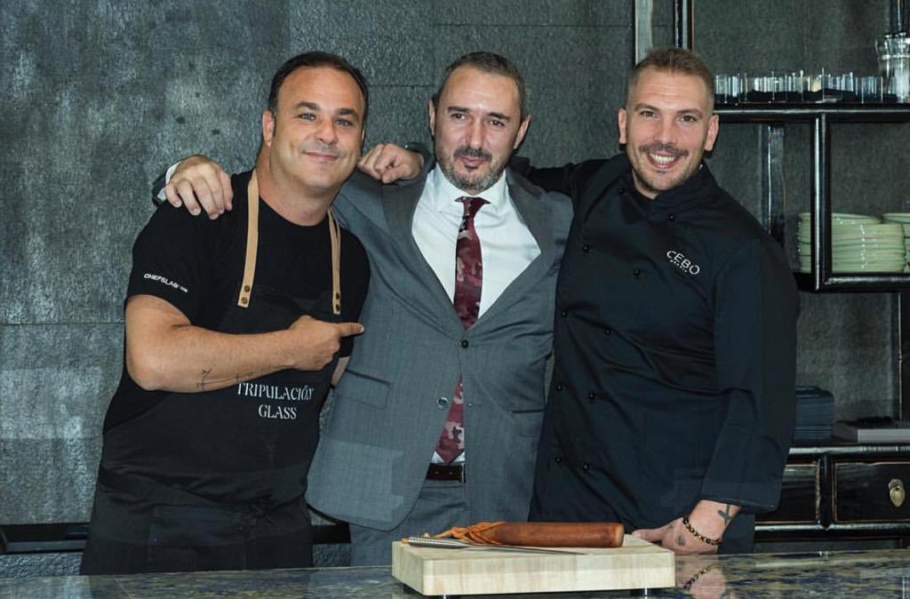 Damos las gracias a <a href="/Mar29Romero/">Mar Romero</a> del programa <a href="/mesaydescanso/">Mesa y Descanso</a> de <a href="/CAPITALRADIOB/">CAPITAL RADIO</a> , por hacerse eco de un ALMUERZO ÚNICO mañana 9 de abril en #CeboMadrid (#HotelUrban). ¡¡Juntos Ángel León y Aurelio Morales!!

capitalradio.es/audio/20190406…
#estrellamichelin <a href="/chefdelmar/">Restaurante Aponiente. Ángel León</a> <a href="/chef_yeyo/">Aurelio Morales</a>