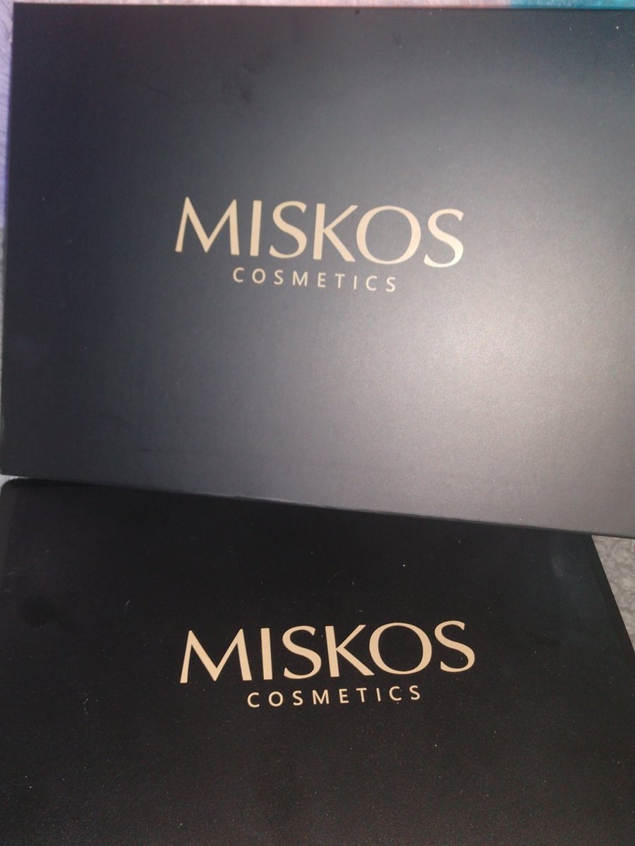 takeashotgirl99's tweet photo. Check out 35E palette from #MISKOS on Amazon
The shades are really PIGMENTED! Out of 35 colors, 5-6 aren't super PIGMENTED. Minimal fall out, great application, wet or dry. Just
look at my #swatches
Great dupe for $15 or less!
#Eyeshadow #Beauty #Fashion
https://t.co/9BUZg2R4rt https://t.co/wxFAJbKHIw