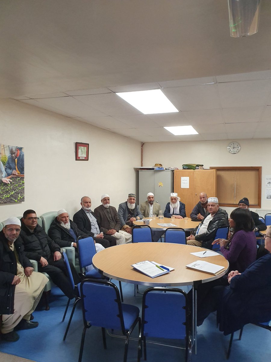 Parveenhwl's tweet photo. #WhatWouldYouDo older South Asian men at Sangant Centre telling @HealthwatchBfd @HWLeeds that it will be very difficult for them to learn how to use technology at their age #foucusgroup https://t.co/yvzVmo0Noa