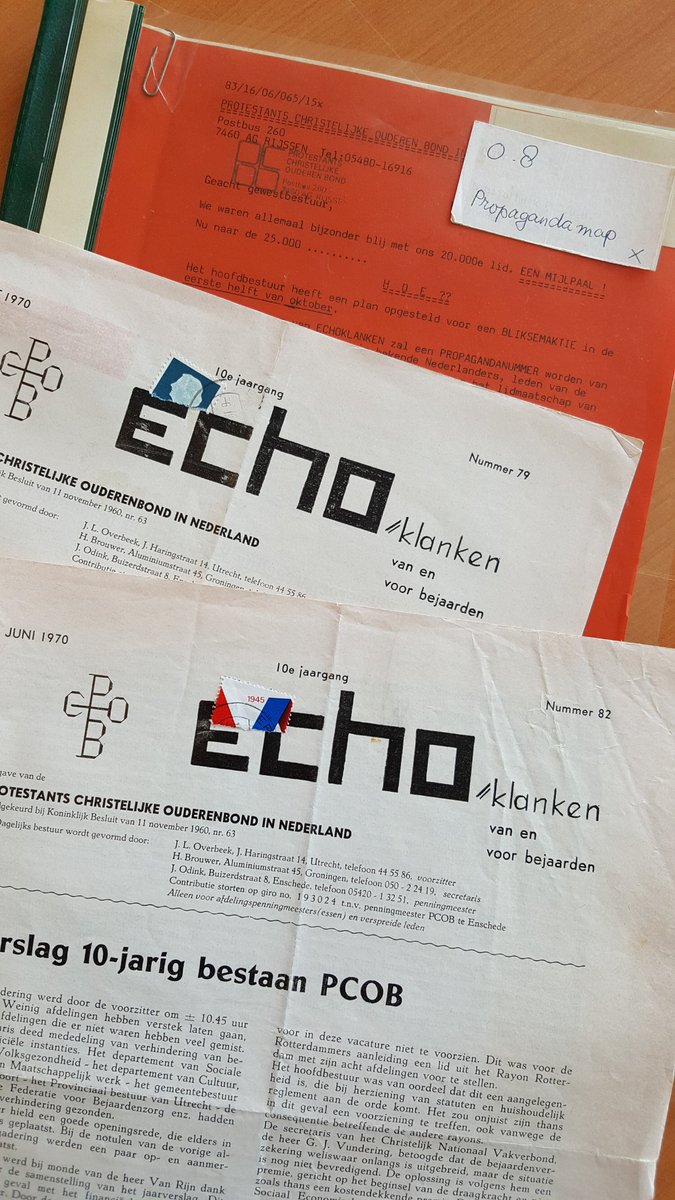 annetvdlinde's tweet photo. Ik dook vanochtend in het historisch archief van de #PCOB. Wat ligt daar veel moois! Twee pareltjes: ledenblad #Echoklanken uit de jaren 70 en de #propagandamap uit de jaren 80. Waarin het hoofdbestuur een heuse #bliksemactie aankondigt. #nostalgie #vroeger #uitdeoudedoos https://t.co/WvrtdhtSrh