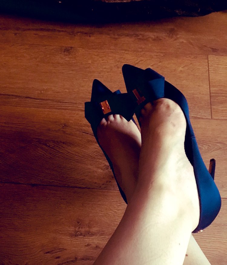 TheLadyHeidi's tweet photo. Blue satin..... so hot! ๐ฅ
#heelworship #heels #highheels #highheelsfetish #goddessworship #footfetish #slavetofeet #footwhore #footlicker #heellovers @rt_feet @touchRTP @rtfemdom1 @RTAlex_1 @RTFETFD https://t.co/WBgB2hKAiL