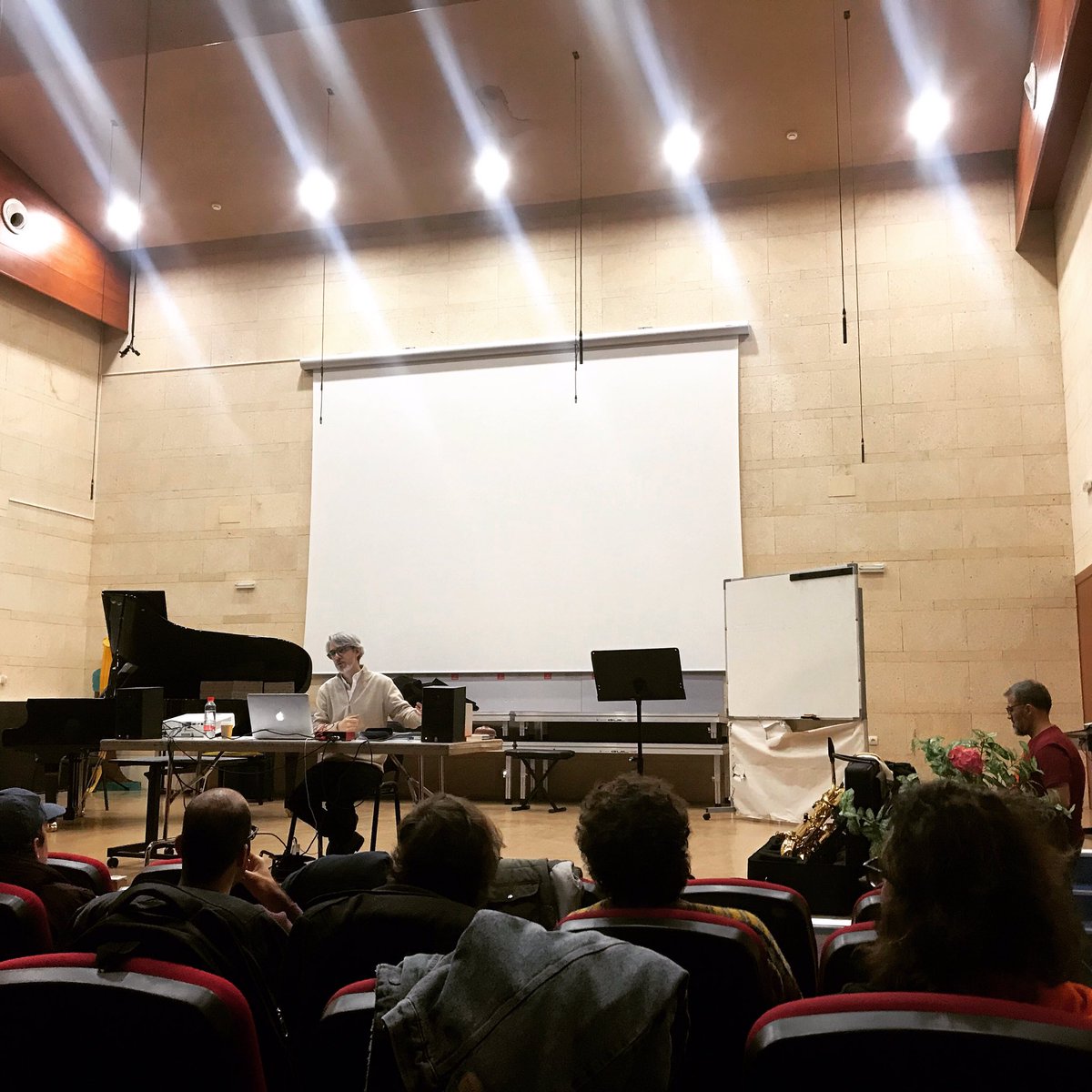 ¡Master class at @csmclm! Alberto Posadas, @ricardcapellino and Florian Hoelscher on “Veredas” (cycle for saxophone) and “Erinnerungsspuren” (cycle for piano). Awesome!!