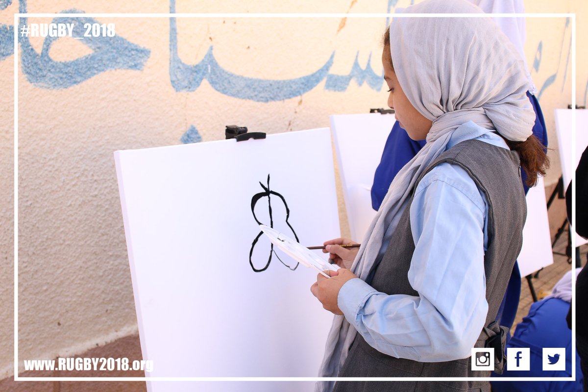 Rugby2018's tweet photo. جانب من معرض الرسم 🎨 للاطفال الابتدائى مع مجلة حبكة .
اليوم الاول 🇱🇾 في المرحلة الثانية من مبادرة  جولة الرقبي للسلام  والتي انطلقت امس من مدرسة طيبة المنورة  في منطقة بوهديمة والتي نروي فيها قصصنا ووحدتنا التي كانت رياضة الرقبي هي السبب الرئيسي فيها 🏉
⁦#Rugby_2018⁩ https://t.co/VuOFmT2zTC