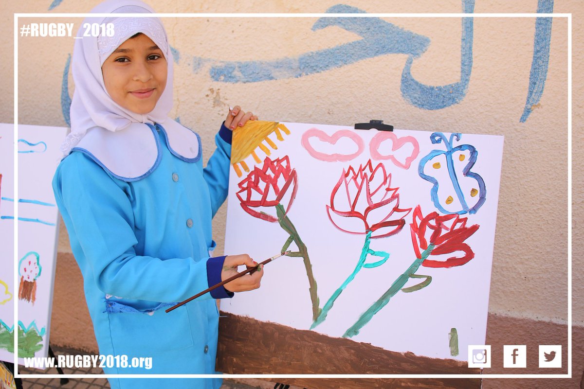 Rugby2018's tweet photo. جانب من معرض الرسم 🎨 للاطفال الابتدائى مع مجلة حبكة .
اليوم الاول 🇱🇾 في المرحلة الثانية من مبادرة  جولة الرقبي للسلام  والتي انطلقت امس من مدرسة طيبة المنورة  في منطقة بوهديمة والتي نروي فيها قصصنا ووحدتنا التي كانت رياضة الرقبي هي السبب الرئيسي فيها 🏉
⁦#Rugby_2018⁩ https://t.co/VuOFmT2zTC