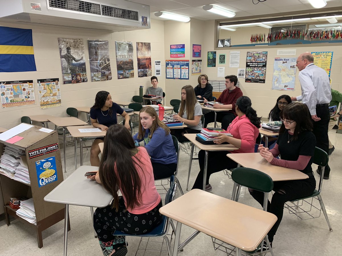 WildcatMHS's tweet photo. Our World History students are currently having a conversation with students from all around the world (Jordan, India, and NY) on the topic of festivals #GlobalConnections #WildcatPride #MyChoiceMayfield https://t.co/g0OVqijJnz