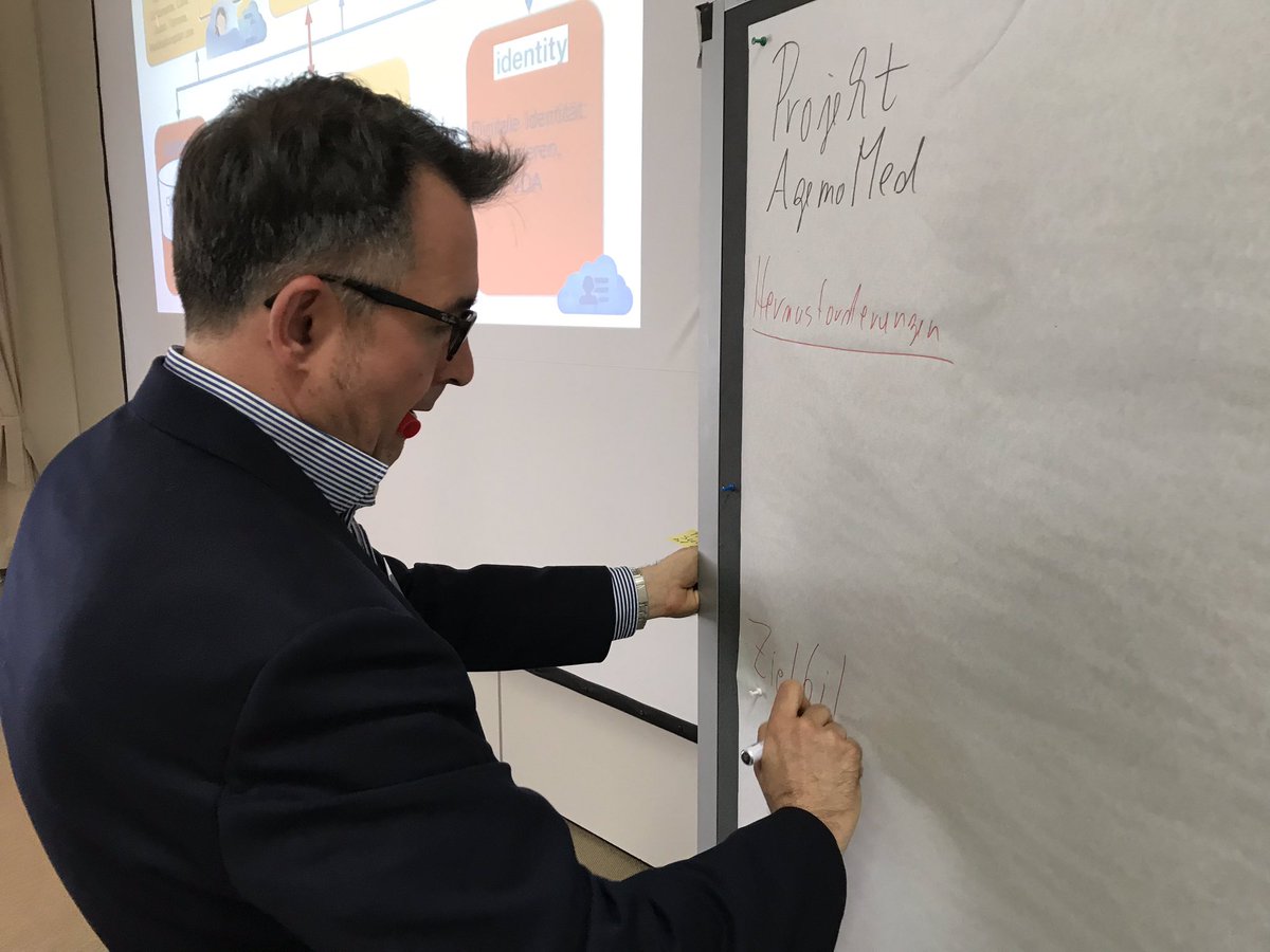 Pierre_Meier's tweet photo. #ENTSCHEIDERFABRIK auf @gmdsEV #Satellitenveranstaltung #DMEA19: #Informationsmanagement in der #digitalen #Transformation - Hype um med. Angebote? Schmitz #agemomed im Kontext §291a: alte Zöpfe abschneiden, Voraussetzung für Innovation ist digitale Identität für jeden lt. #eIDAS https://t.co/iUCcuXKPLv