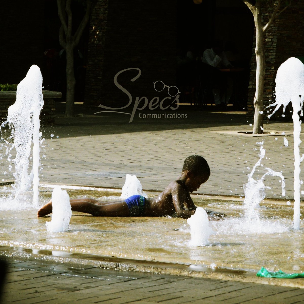 Specscomms's tweet photo. Look for a reason to be happy #nikond3200 #photostories #tellingstorieswithvisuals #vicomms https://t.co/SByHTKAjJF