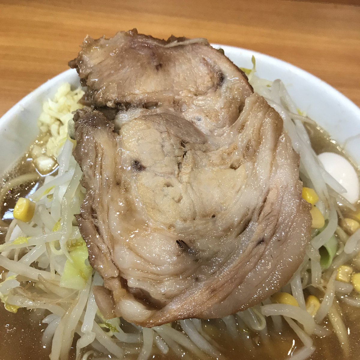 女二郎 ラーメン二郎野猿街道店2 女性限定という響きに惹かれて初めてのポッチ シャキシャキ熱々のヤサイ 味がよく染みた脂身ふわふわのブタ どこまでもツルツルの麺 乳化したスープはポッチ独自の塩分控えめながらコクがしっかり感じられるもので 女二郎 ラーメン二郎野猿街道店2 女性限定という響きに惹かれて初めてのポッチ シャキシャキ熱々のヤサイ 味がよく染みた脂身ふわふわのブタ どこまでもツルツルの麺 乳化したスープはポッチ独自の塩分控えめながらコクがしっかり感じられるもので