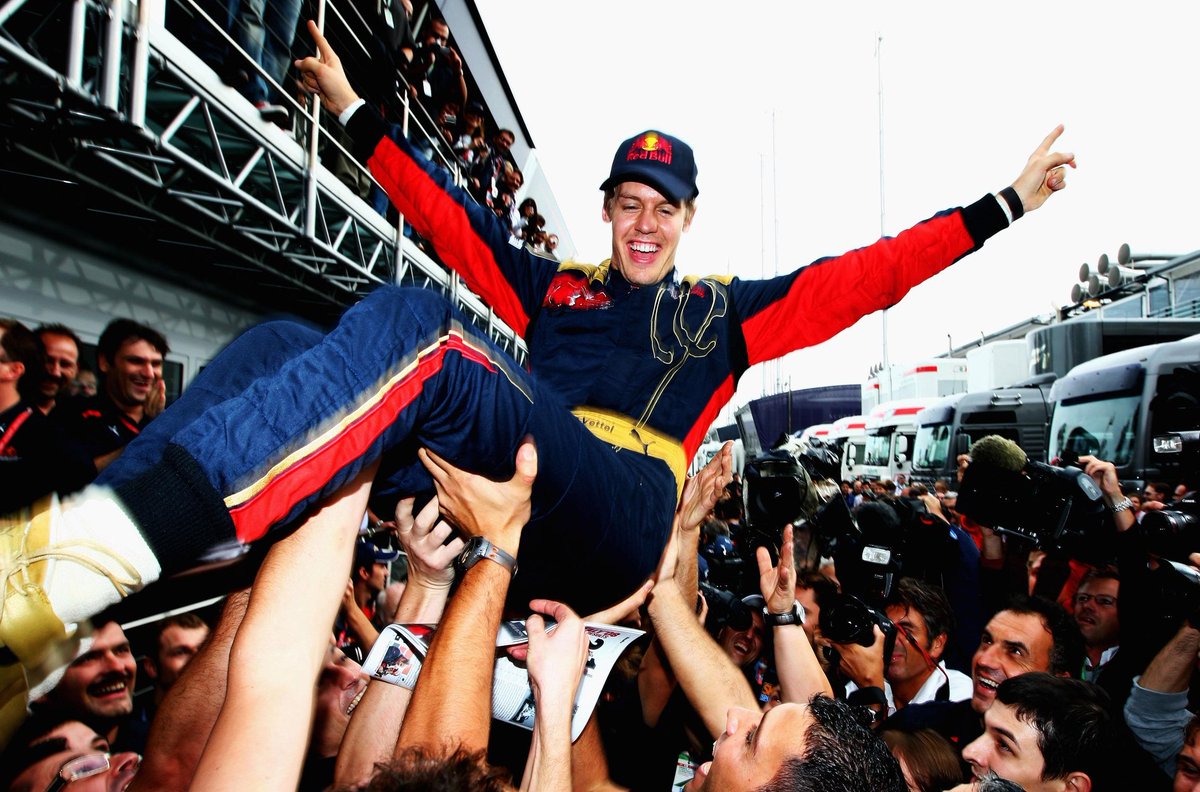 SerenityJaded's tweet photo. @ToroRosso @F1 Congratulations for your 250th race guys 💪 Can we repeat this AGAIN please? 😃 #STR3 😍😍😍 #Monza 🇮🇹 #GOTOROROSSO 🏎 #1000Races 🏎 #F1 🏁 https://t.co/kVw2rLa2iV