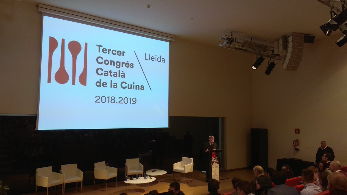 CuinaLleida's tweet photo. Jordi Graell clou la Jornada 'Cuina i aliments: tecnologia, salut i formació' agraïnt la participació als més de 400 assistents i a les institucions col·laboradores.
#CuinaLleida https://t.co/DbOGf4T6CY