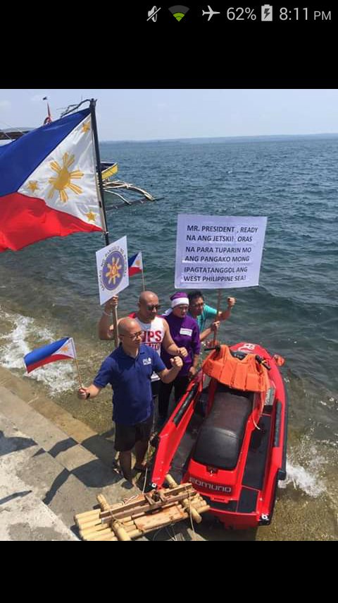 Libranz10's tweet photo. So, eto. Nakita ko sa fb.
ANG KAKAPAL NG KUPAL NA TO! I'm not a pro-DU30, just a commoner pro JUSKO! Kung manira kayo ay parang ang PERPEK ng AQUINO ADMINS ahh! Panahon niya nung pinag-aagawan yan 'till now! Magkano kya ang gas2s nla d2? @COMELEC  counted ba 'to sa SALN nla noh? https://t.co/7f5mKpFDvv