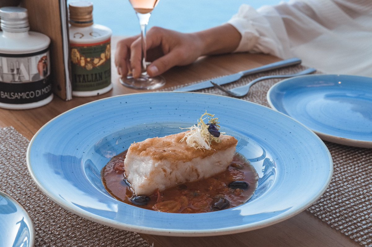 JumeirahSIR's tweet photo. From mouth watering-watering menus to delicious cocktails and passionately selected wines, #MareMare offers a range of dining & drinking experiences. #JumeirahSIR🐬
#SaadiyatIslandResort #SimplyAbuDhabi #AmazingAbuDhabi #LuxuryHotels #tryitad #AbuDhabiFoodies #foodporn https://t.co/mZYDtnk8nF