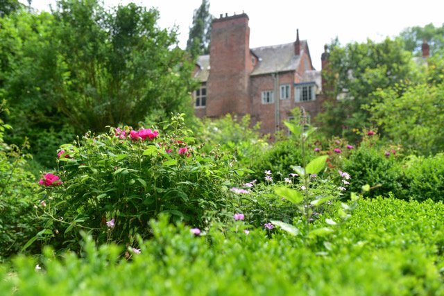 Our #festival program is now online for you to peruse, we have some fantastic speakers, workshops, music, a stunning sculpture trail and lots of children's activities. We can't wait to share it all with you on June 8th &amp; 9th.
Take a look hellensgardenfestival.co.uk/whats-on/
#HerefordHour