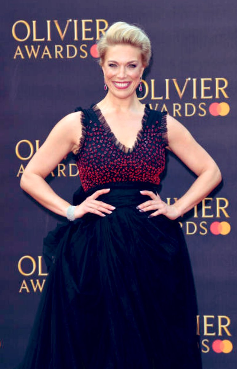 hanwaddingham's tweet image. Thank you so much @POP_PR_UK @malanbretonINTL @RaishmaCouture for making this tired,working Mamma feel glam again! ❤️@OlivierAwards @TheBentleyHotel