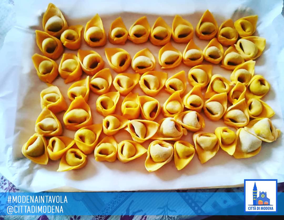 cittadimodena's tweet photo. π·#MODENAINTAVOLA
Adina ha fatto i tortelloni π Buonissimi!
Buon appetito e #visitmodena π
Ringraziamo _adina_91 per lo scatto πππ https://t.co/h40qzCqXZV