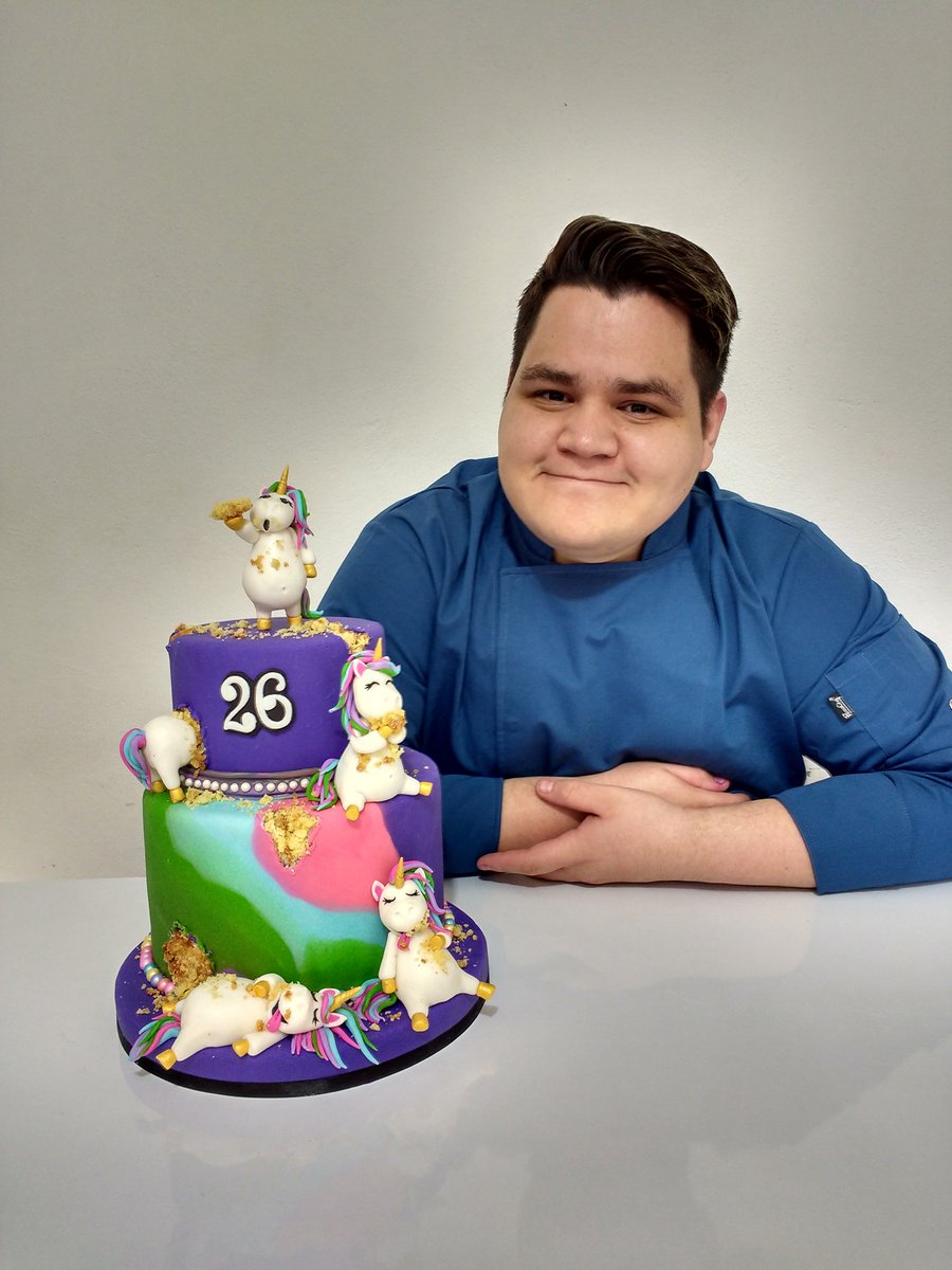 WonderCakesCa's tweet photo. Muchos me preguntaron si hoy en mi cumpleaños iba a realizar una Decoración y si 😂 algo sencillo... Pero se lo comieron los unicornios. https://t.co/CRFlVg69sx
