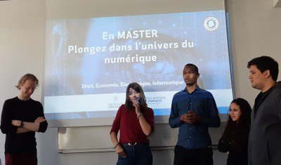 MstratDigitale's tweet photo. 👨‍🎓👩‍🎓 [Zoom étudiant] Bravo à @marta_ballatore et Meryem (M2 SD) qui ont participé à la  journée d'accueil de lycéens niçois, en représentant le Master Stratégie Digitale dans le cadre de ces journées de présentation de l'EUR DS4H 
@EUR_DS4H  #MasterSD 

https://t.co/0wGonN39aY https://t.co/DKPt3un8U7