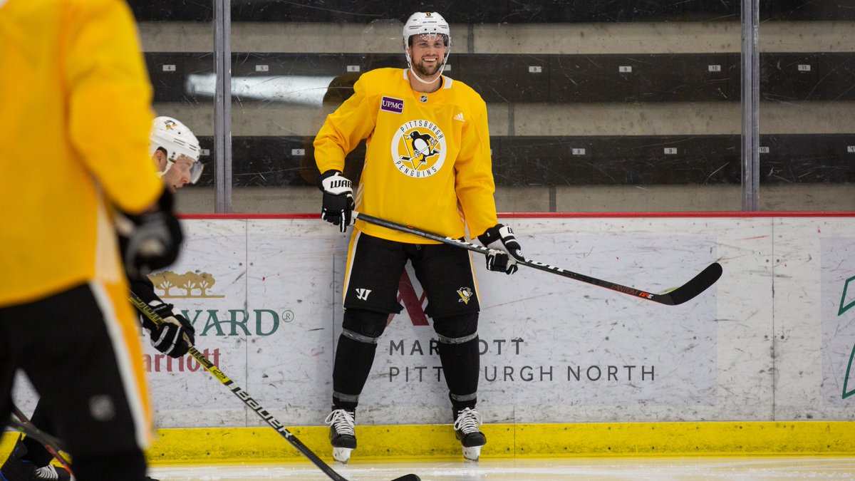 penguins's tweet photo. The first playoff practice has begun. All players are present, including Brian Dumoulin and Zach Aston-Reese. https://t.co/BAzg11aBgq