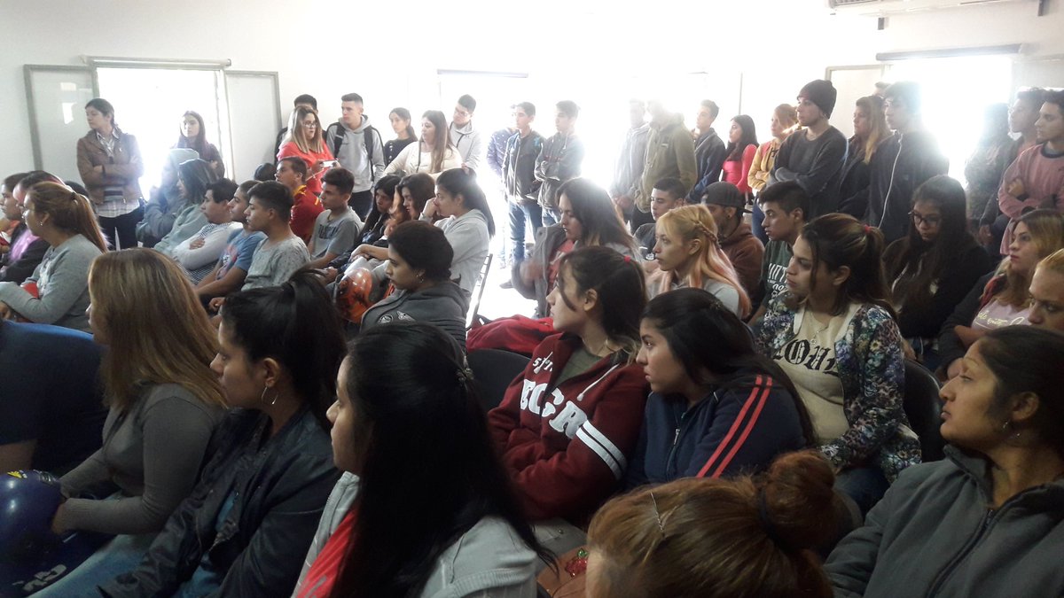 IreneYoma's tweet photo. AHORA en CEPAR Este, @ggarodriguez junto a @OlivaresHctor en firma de convenios de adhesión del #ProgramaJovenes
#HaciendoLoQueHayQueHacer https://t.co/EbSri7jTXK
