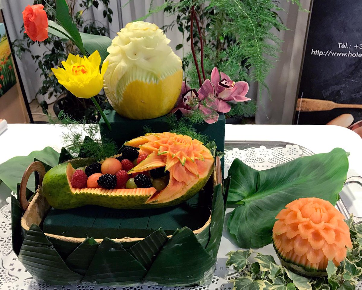Un grand bravo à Oulayphone pour sa seconde place au concours de sculpture de fruits organisé par le Syndicat des Cuisiniers &amp; Pâtissiers de Monaco ! 👏 🍉
#MayaBayMonaco #fruitcarving